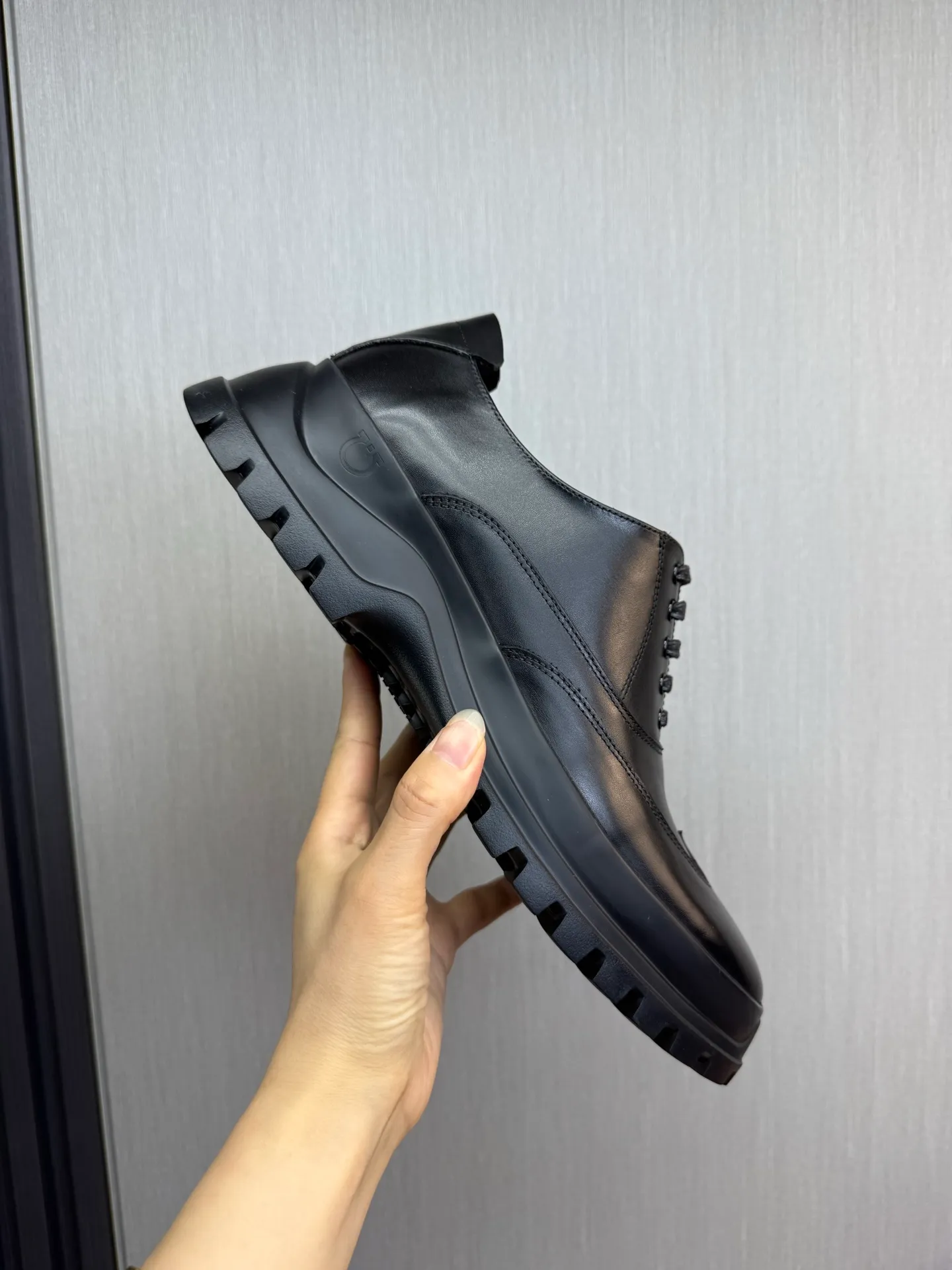 Men's shoes 💰880💰 Ferragamo. [Ferragamo] Men's Loaf leather shoes, the latest hot style, 1:1 original purchase quality, top quality, imported open-edge beaded cowhide leather on the upper, hand-made three-dimensional stitching highlights the round toe design, the inner feet are made of imported cowhide, with original wear-resistant rubber outsole, matching code 39-44, (38, 45 custom-made, non-refundable)
